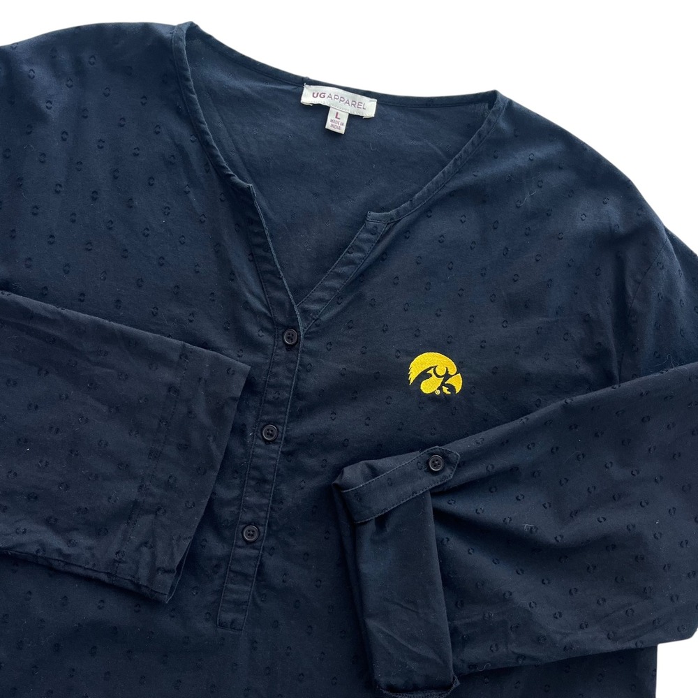 UG Apparel Women L Black Iowa Hawkeyes Embroidered Logo Texture Cotton Tunic Top